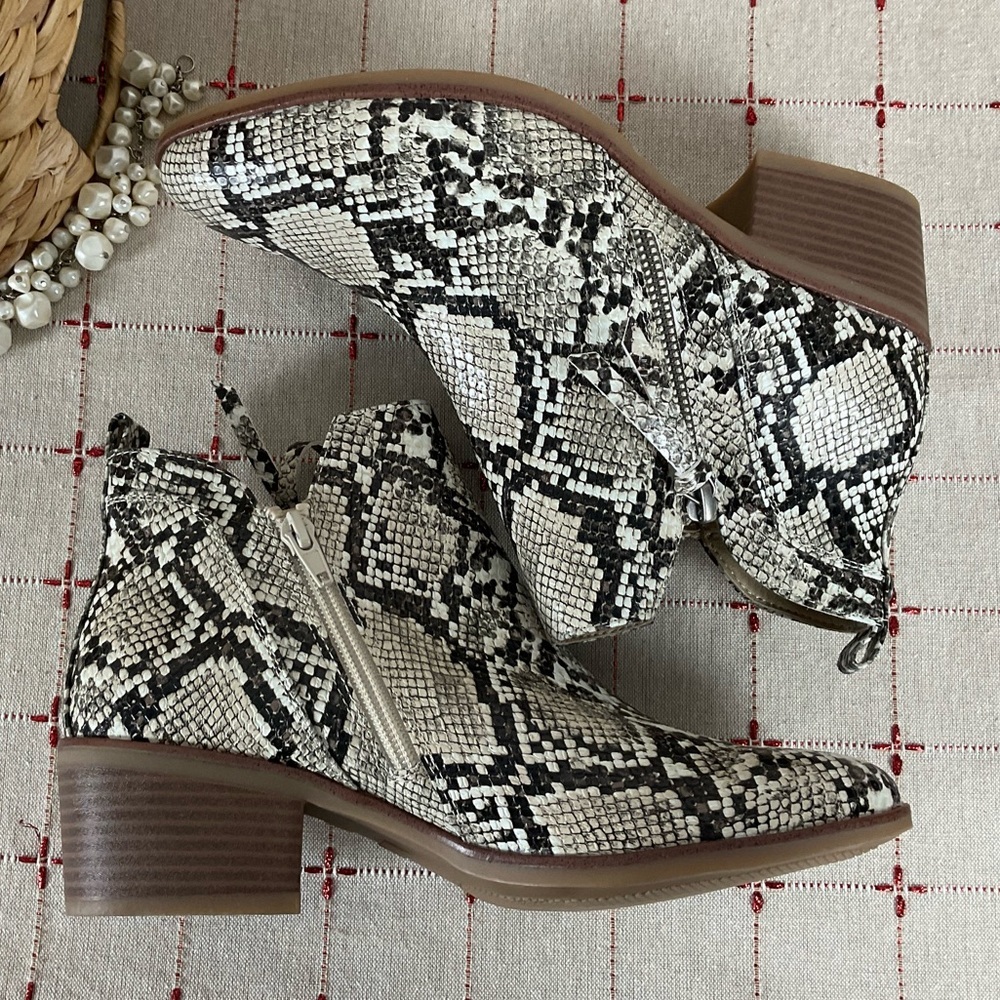 MIA “Auden” Snakeskin Embossed Ankle Boots Almond Toe Sz 7.5 Bootie NWOB - Picture 7 of 7
